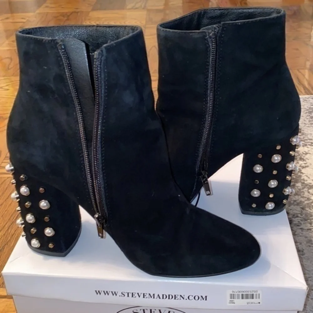 Steve Madden limited ed.Black Sued Yevette Jeweled with pearls heel ankle boots